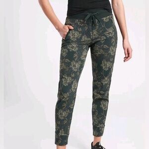 Athleta trekkie north printed jogger Dark Green Floral Ankle Pants